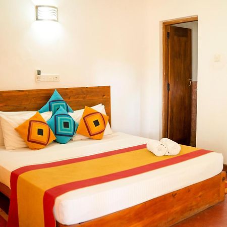 Bed and Breakfast Wild Hut Хабарана Экстерьер фото