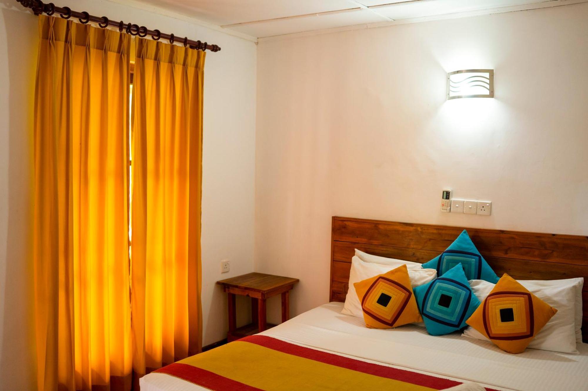Bed and Breakfast Wild Hut Хабарана Экстерьер фото