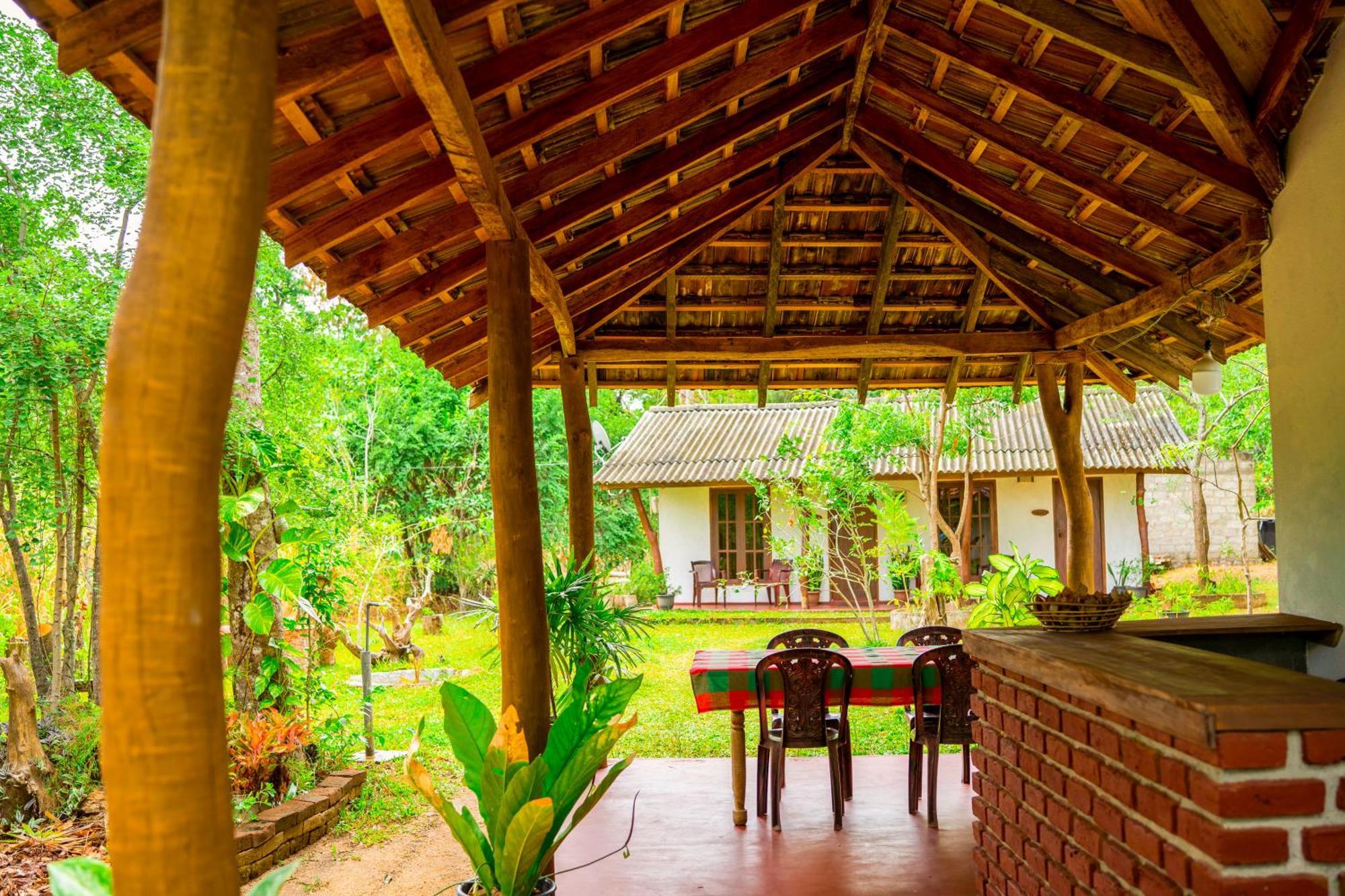 Bed and Breakfast Wild Hut Хабарана Экстерьер фото