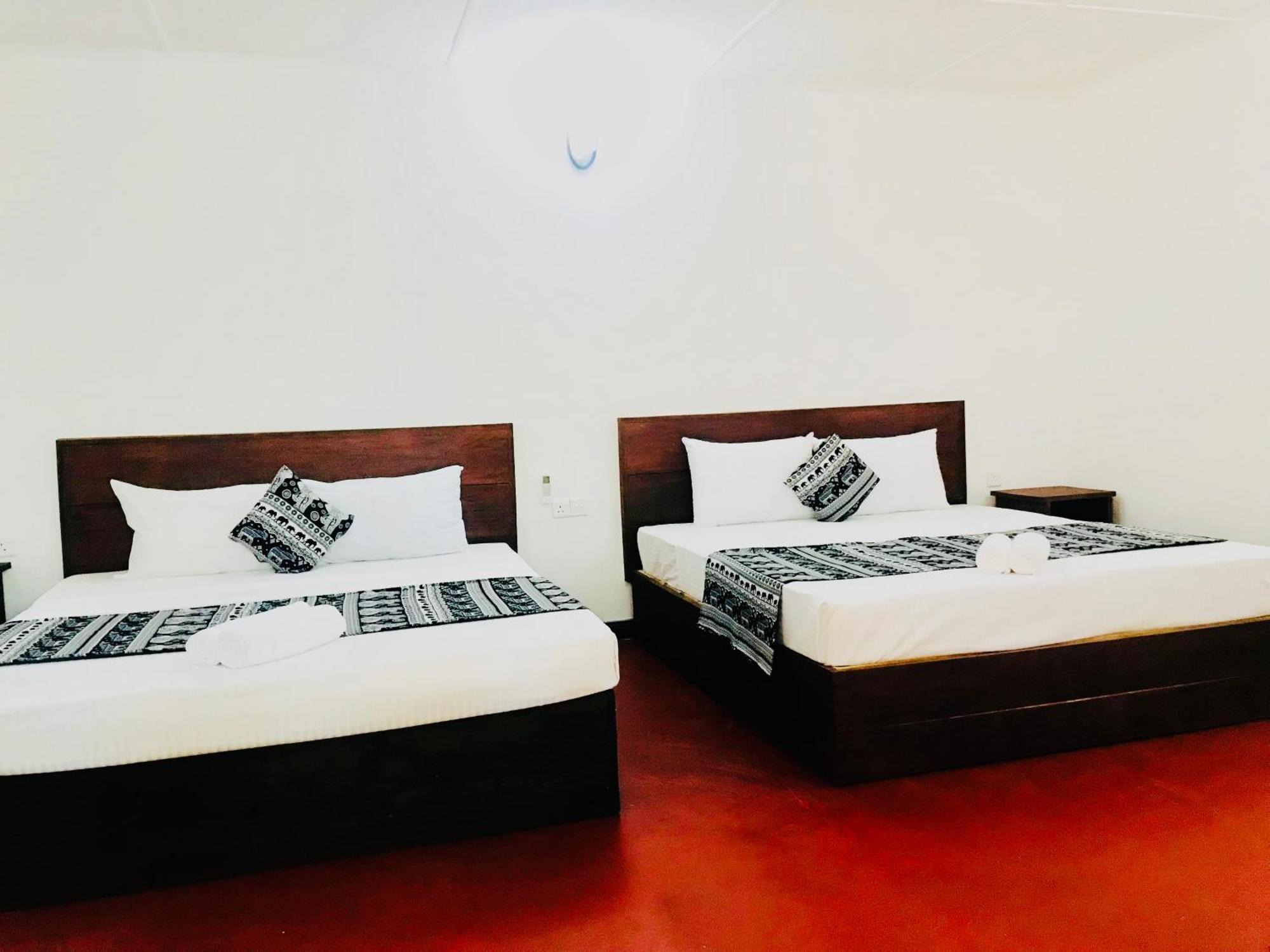 Bed and Breakfast Wild Hut Хабарана Экстерьер фото