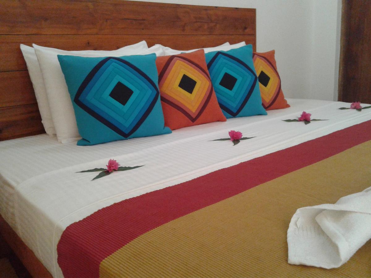 Bed and Breakfast Wild Hut Хабарана Экстерьер фото